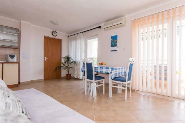 Apartmani Irena Veprinac Exteriör bild